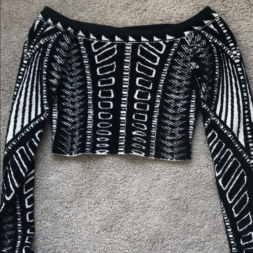 Black and white long sleeve crop size S